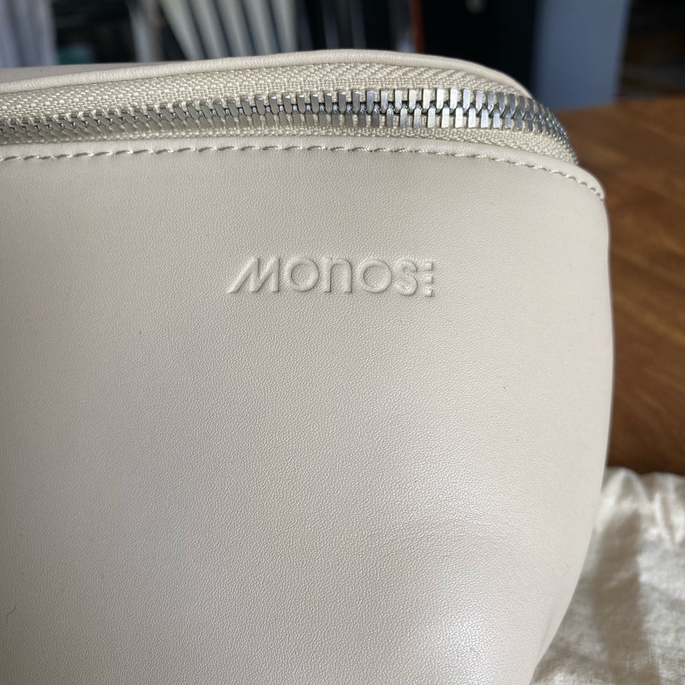 MONOS sling bag